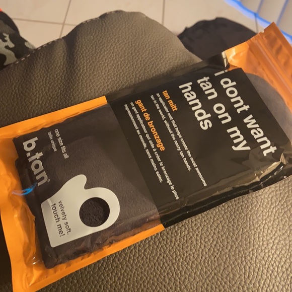 b.tan Black tan mitt an applicator mitt that helps create the most awesome tan - Picture 8 of 9